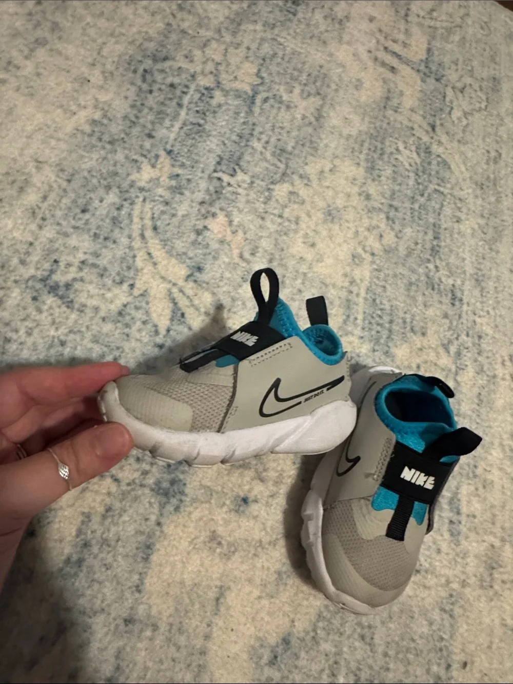 Nike easy slip